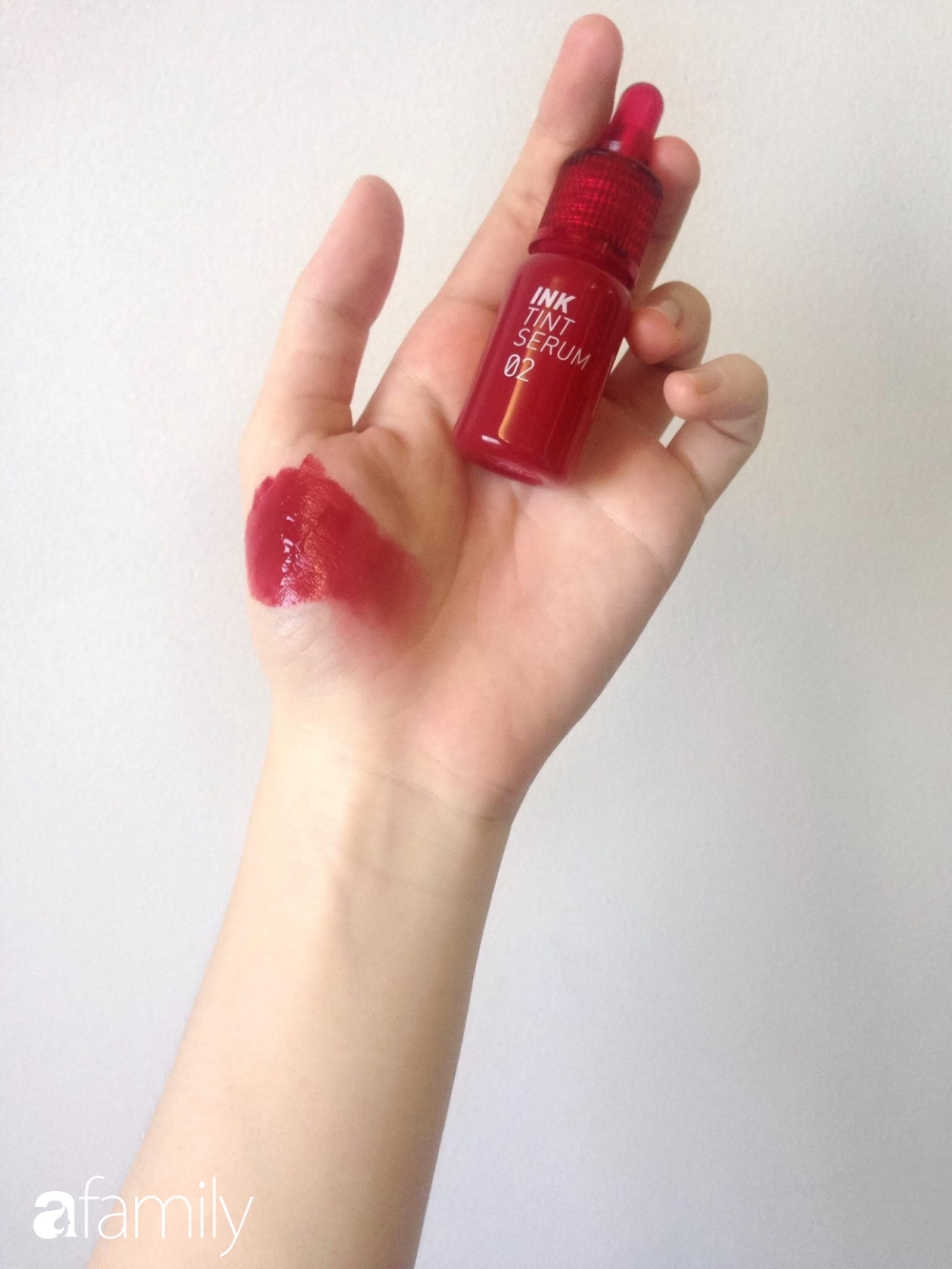 Đăng ảnh review son nhưng cô nàng này lại được đồng loạt các chị em vào hỏi: Chăm môi kiểu gì mà đẹp thế? - Ảnh 2. Đăng ảnh review son nhưng cô nàng này lại được đồng loạt các chị em vào hỏi: Chăm môi kiểu gì mà đẹp thế? - Ảnh 2.