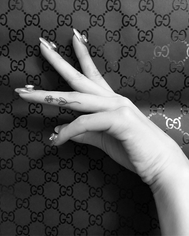 99 mẫu hình xăm ngón tay siêu đẹp ý nghĩa cho nam nữ