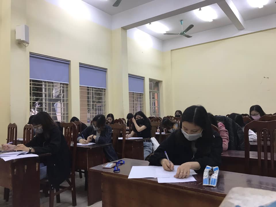 Ngày đầu đi học lại của học sinh THPT và sinh viên: Các trường thực hành loạt biện pháp thiết thực để phòng tránh dịch - Ảnh 10.