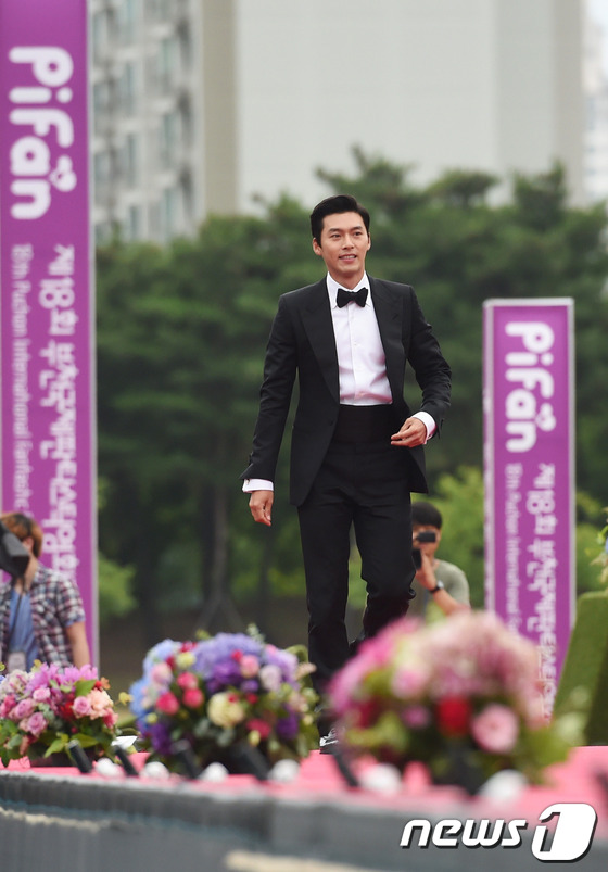 Nhìn lại loạt khoảnh khắc thảm đỏ của Hyun Bin: Vẻ lịch lãm thăng cấp theo thời gian, sánh đôi với nhiều mỹ nhân nhưng &quot;chân ái&quot; vẫn là Son Ye Jin - Ảnh 8.