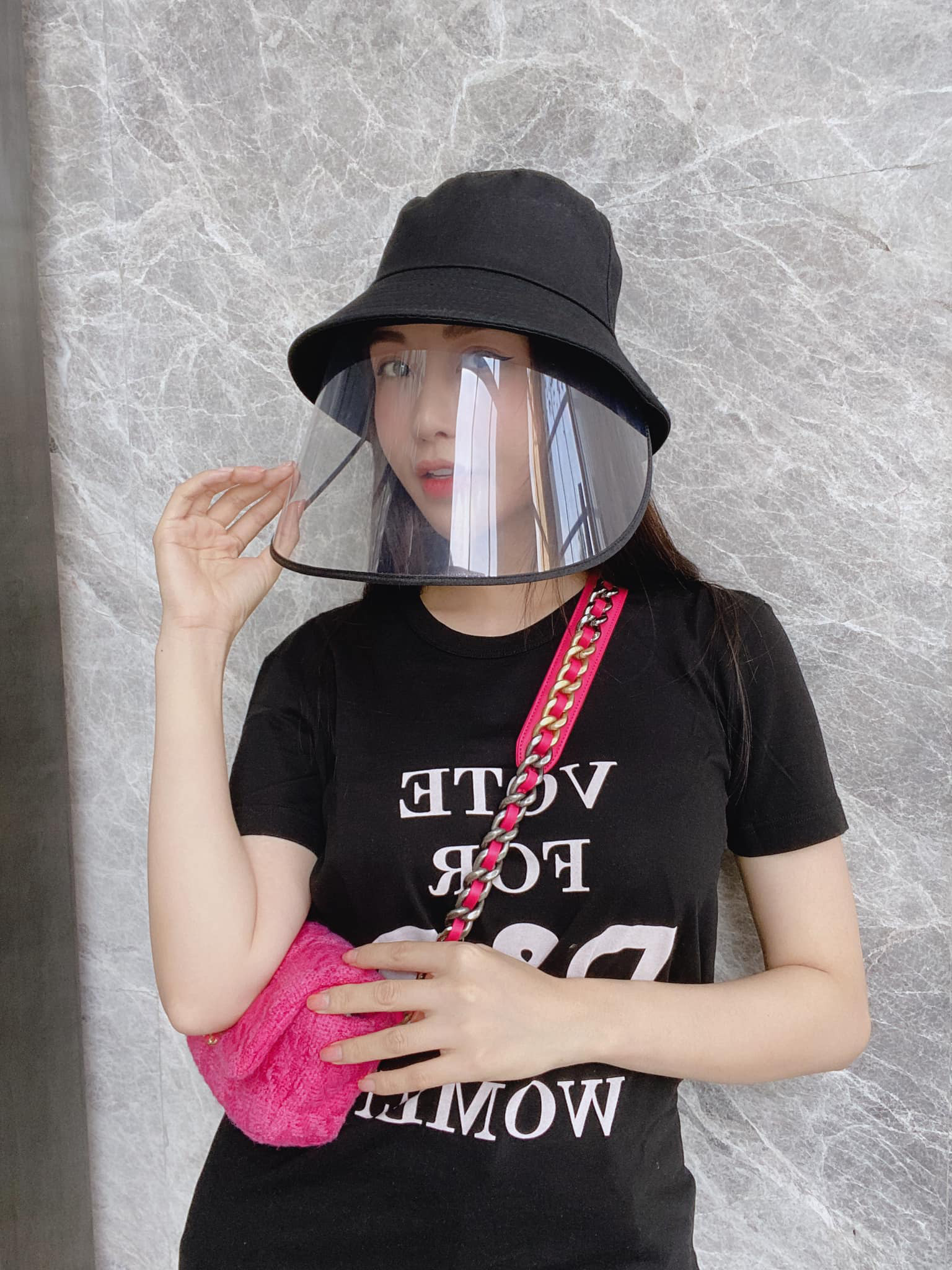 Bóc giá túi hiệu được mỹ nhân V-biz mix cùng đồ bảo hộ chống corona: Chi Pu, Hari Won đặc biệt gây chú ý - Ảnh 7.