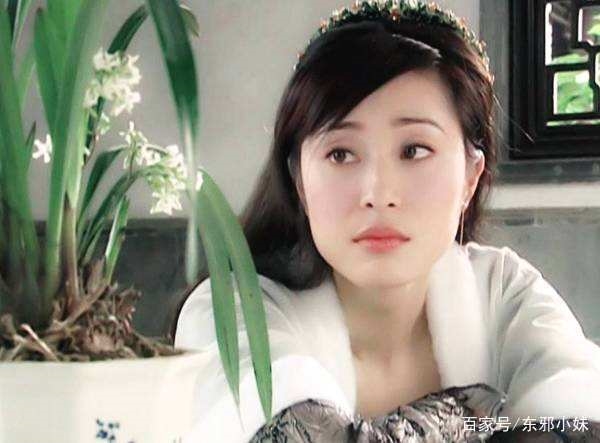 &quot;Lệnh truy nã&quot; của TVB: Cổ Thiên Lạc nhuộm da nâu lần đầu xuất hiện, Hoa hậu Trần Pháp Dung là thanh xuân của triệu người - Ảnh 10.