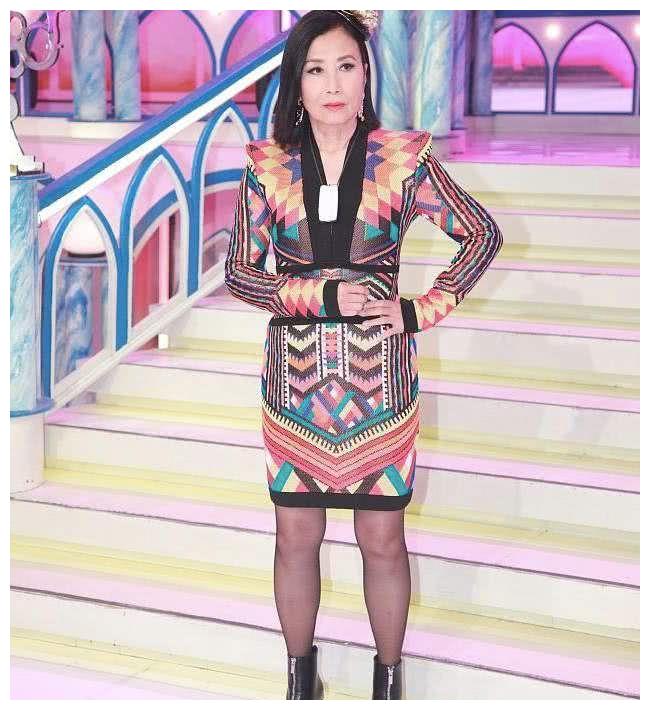 Nhất Tỷ TVB - Uông Minh Thuyên 72 tuổi vẫn ăn mặc giống Jennie (BLACKPINK), bị chê cười vì trẻ hóa quá đà  - Ảnh 4.