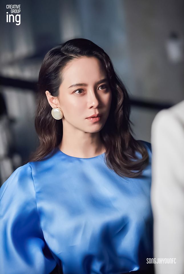 Không còn trẻ trung như xưa nhưng loạt ảnh hậu trường mới của Song Ji Hyo vẫn khiến cô được tung hô nhờ điều này - Ảnh 6.
