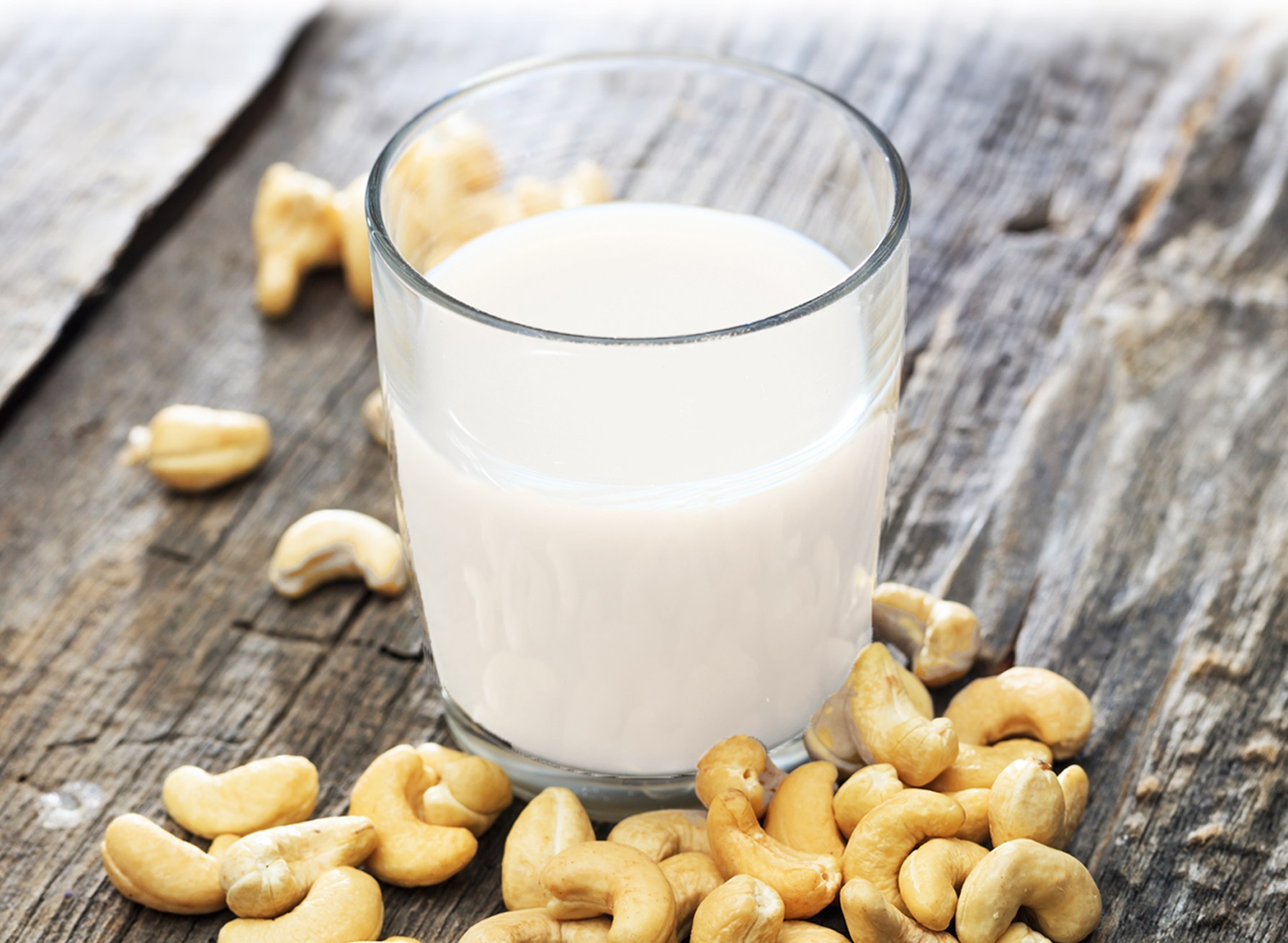 Hà Tăng mê sữa hạnh nhân, HH Lương Thùy Linh nhờ cậy đến sữa hạt điều để giữ body không mỡ thừa khiến ai cũng trầm trồ - Ảnh 3.