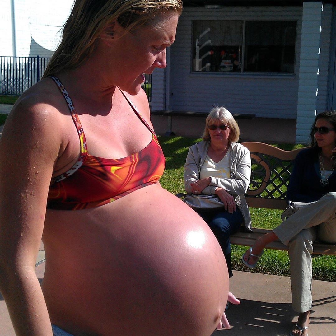 Hình ảnh bụng bầu mang đa thai khiến các mẹ nhìn thôi cũng thấy ...