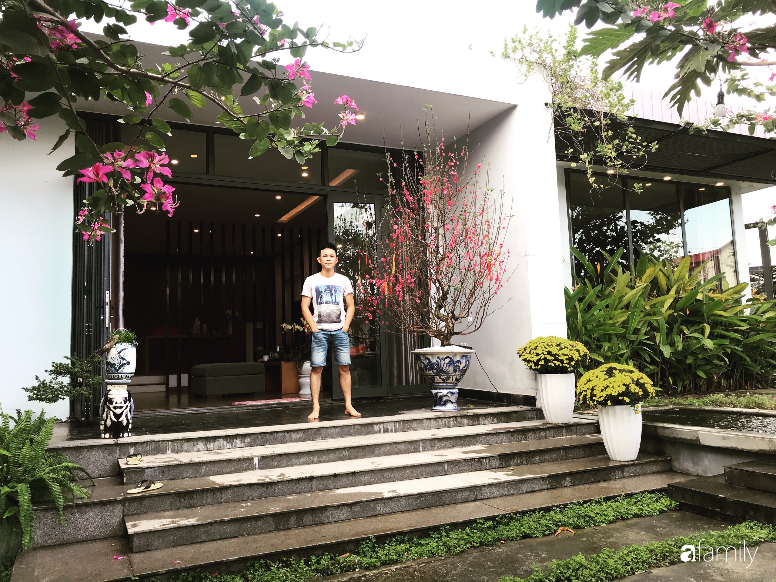 Chàng sinh viên kiến trúc tự decor vườn 200m² với cây xanh và ao cá cho gia đình 4 thế hệ ở ngoại ô Đà Nẵng - Ảnh 1.