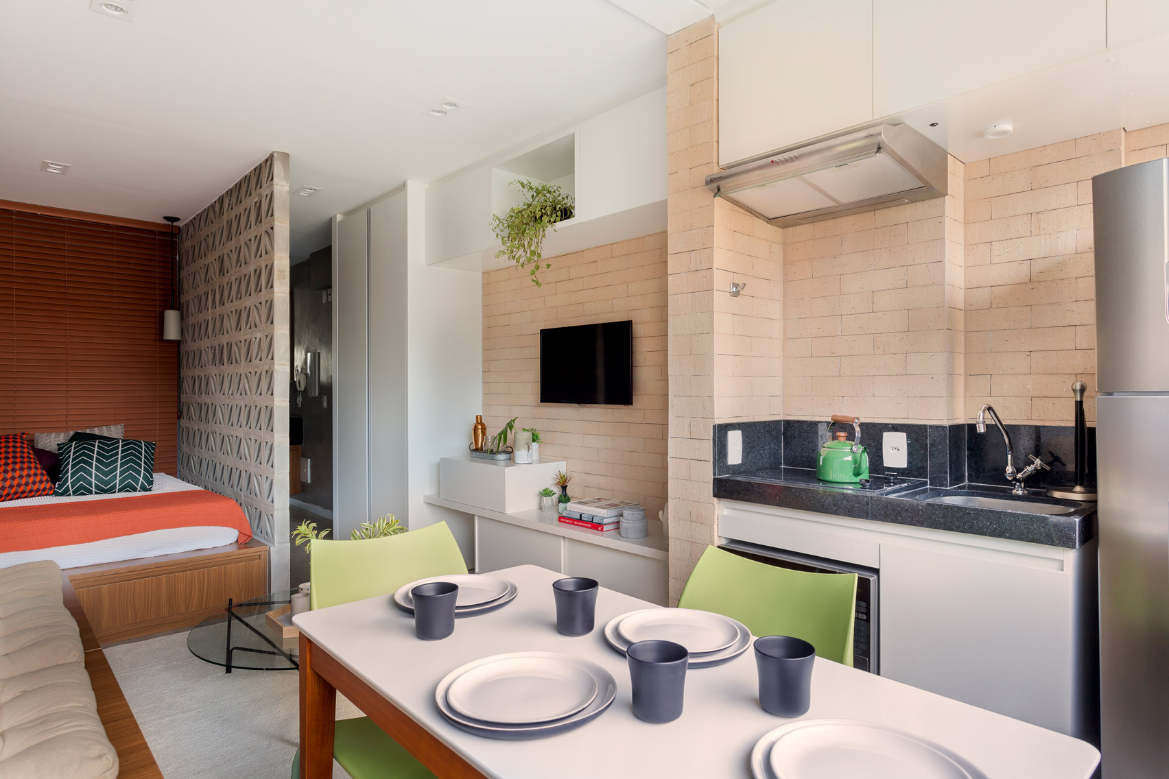 Không gian sống linh hoạt đáng mơ ước trong căn hộ nhỏ gọn ở São Paulo - Ảnh 6.