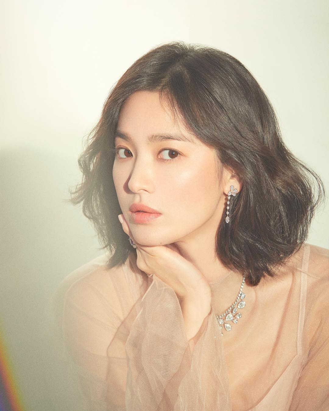 Nhìn tuyển tập ảnh mặt mộc ít son phấn của Song Hye Kyo, người ta sẽ biết nhan sắc của cô &quot;thần thánh&quot; đến độ nào - Ảnh 2.