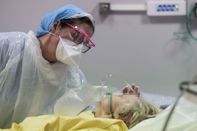 Pháp: Một cô gái 16 tuổi tử vong sau 1 tuần nhiễm Covid-19 - Ảnh 1.