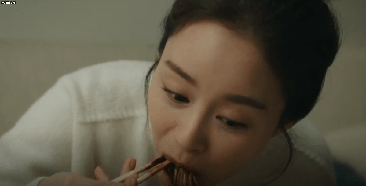 Kim Tae Hee siêu đáng yêu trong phim &quot;Hi Bye, Mama&quot;: Bị mắng là &quot;ma đói&quot; vẫn muốn ăn cả thế giới - Ảnh 8.