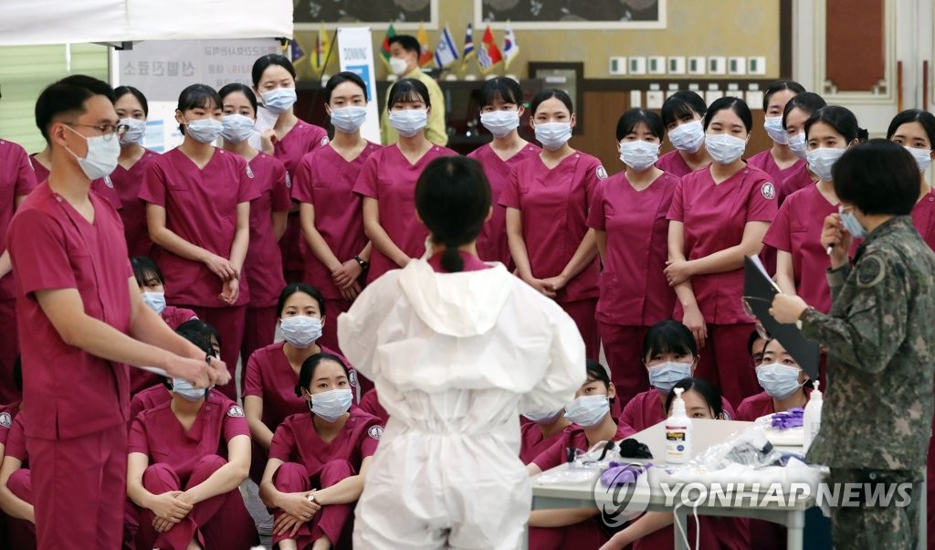 Cập nhật dịch Covid-19 tại Hàn Quốc: Số người nhiễm SARS-CoV-2 tăng vọt lên 4.812, 28 người đã chết - Ảnh 1.