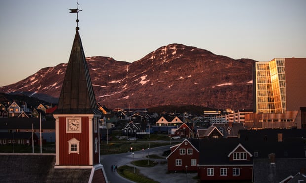 Greenland cấm buôn bán rượu bia trong thời gian đất nước bị phong tỏa để chống nạn bạo hành trẻ em và người dân tụ tập nhậu nhẹt - Ảnh 1.