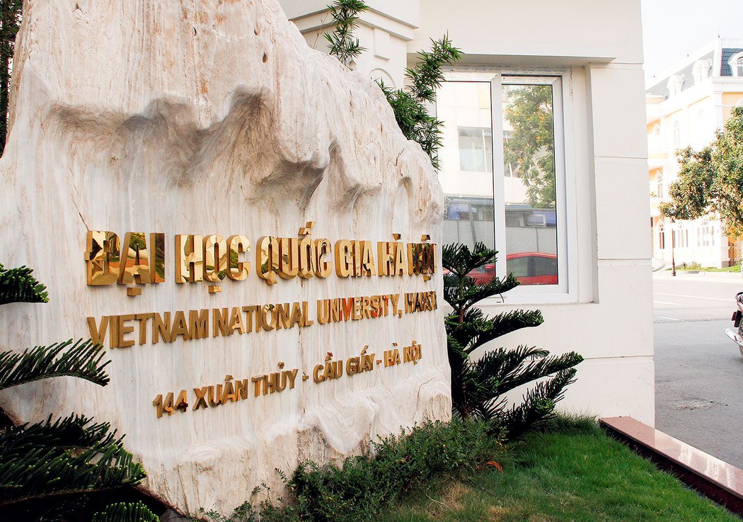 MỚI: Trường đại học đầu tiên thông báo cho học viên, sinh viên nghỉ hết 10/5 để tránh dịch - Ảnh 1.