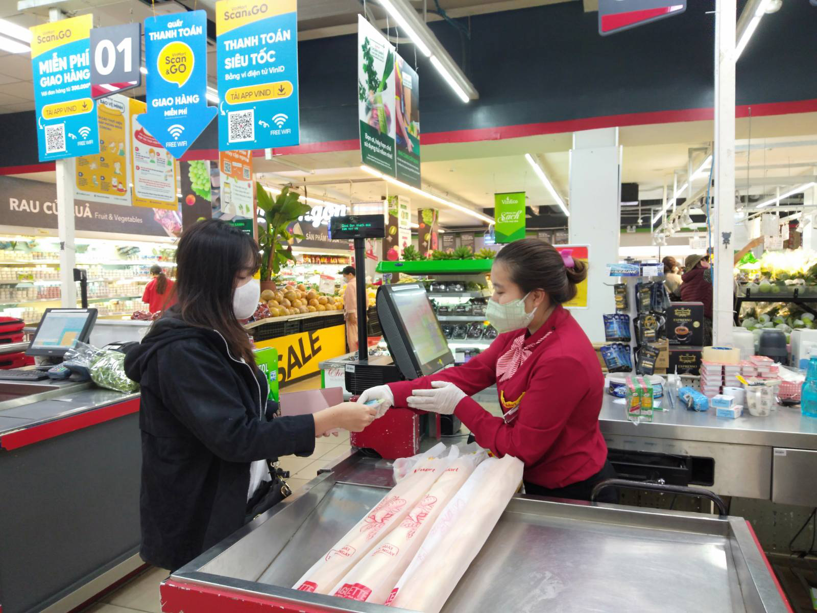 VinMart đồng h&agrave;nh c&ugrave;ng người d&acirc;n m&ugrave;a Covid-19 - Ảnh 2.