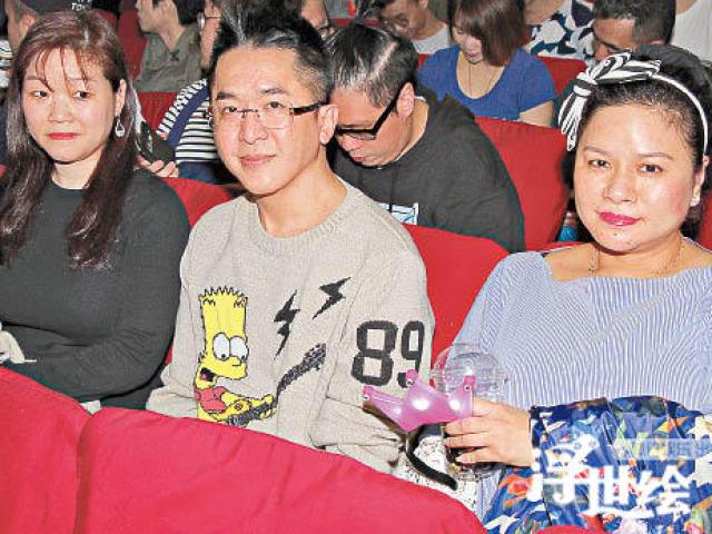 &quot;Gia đình vui vẻ&quot; của TVB: Nam phụ ẻo lả là tỷ phủ sống chung 3 bà vợ, nữ chính hát quán bar từng yêu Tạ Đình Phong - Ảnh 4.