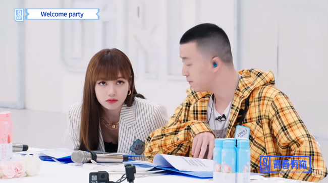 Vì đọc nhầm tên thí sinh, Lisa (BLACKPINK) bị chê không trách nhiệm bằng Thái Từ Khôn - Ảnh 5. Vì đọc nhầm tên thí sinh, Lisa (BLACKPINK) bị chê không trách nhiệm bằng Thái Từ Khôn - Ảnh 5.
