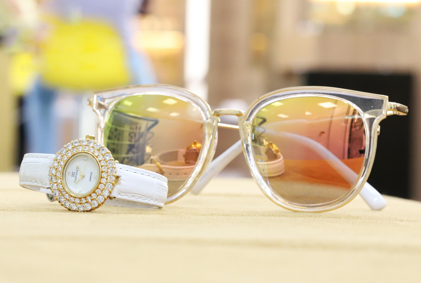 Chọn quà tặng đốn tim nàng với những mẫu Đồng hồ, kính mắt giảm giá đến 50% - Ảnh 3.