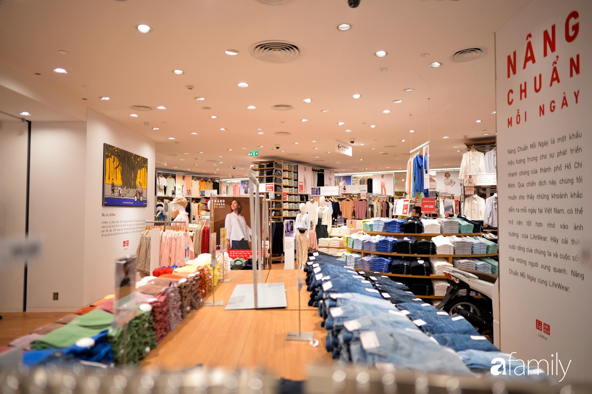 Đột nhập store UNIQLO trước khai trương: Sờ tận tay BST kết hợp cùng cựu Giám đốc sáng tạo Hermès, tưởng đắt hoá ra chỉ 249k  - Ảnh 12.