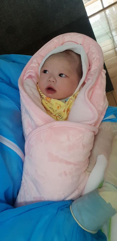 Em bé nặng 3,1 kg chào đời trong khu cách ly dịch Covid-19 tại Bệnh viện Đa khoa huyện Thạch Thất - Ảnh 3.