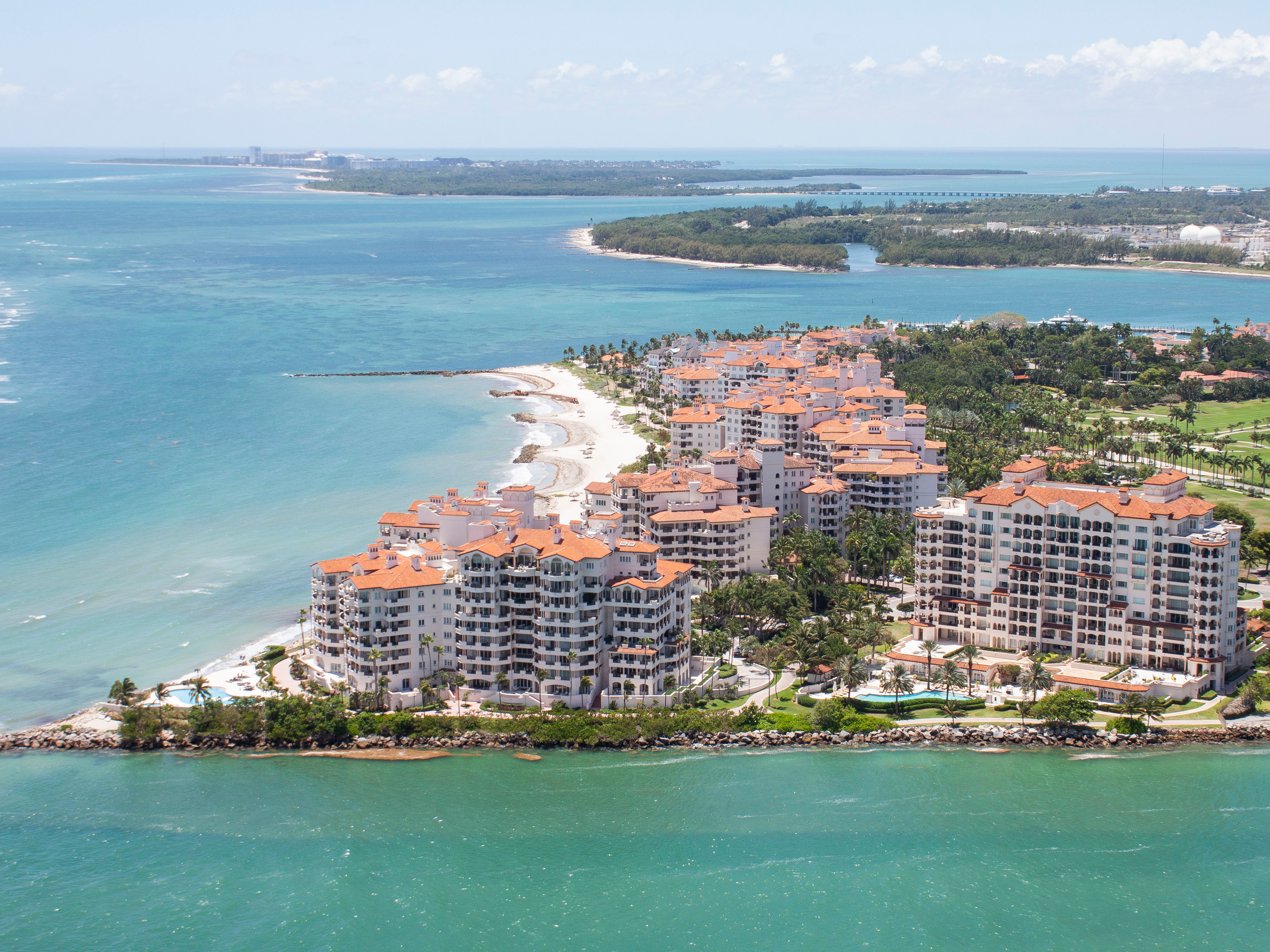 Ngắm hòn đảo tư nhân tại Miami, cát trên bãi biển được nhập khẩu từ Bahamas và cư dân đều có thu nhập trung bình từ 50 tỷ/tháng - Ảnh 2.