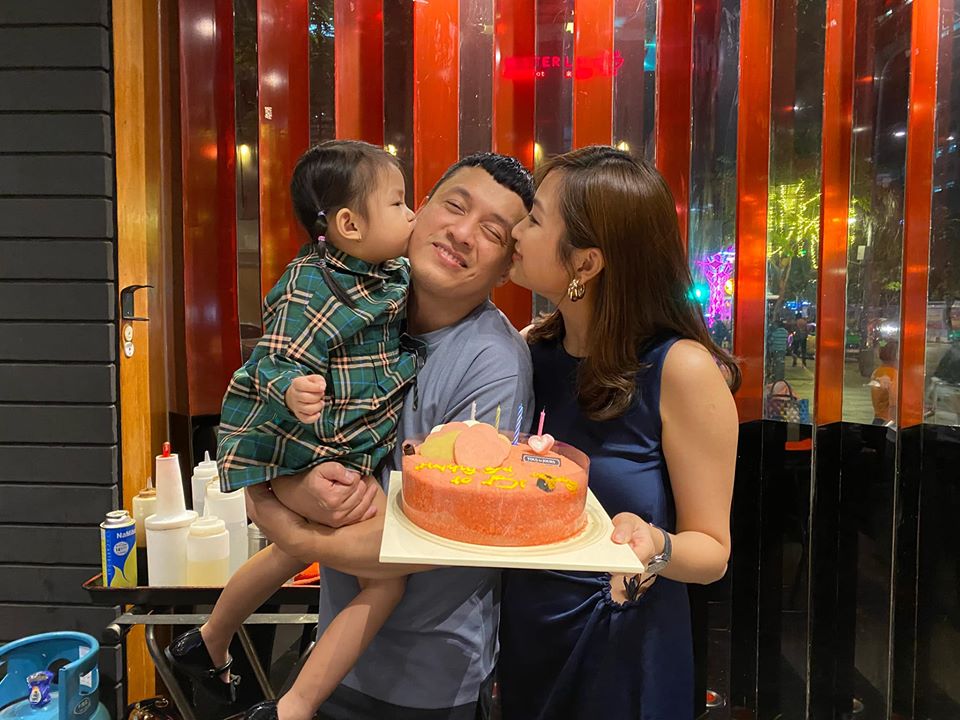 Đăng ảnh mừng sinh nhật con gái, vợ chồng ca sĩ Lam Trường tiết lộ thêm tính cách của con sau loạt sự cố &quot;khủng hoảng tuổi lên 3&quot; - Ảnh 1.