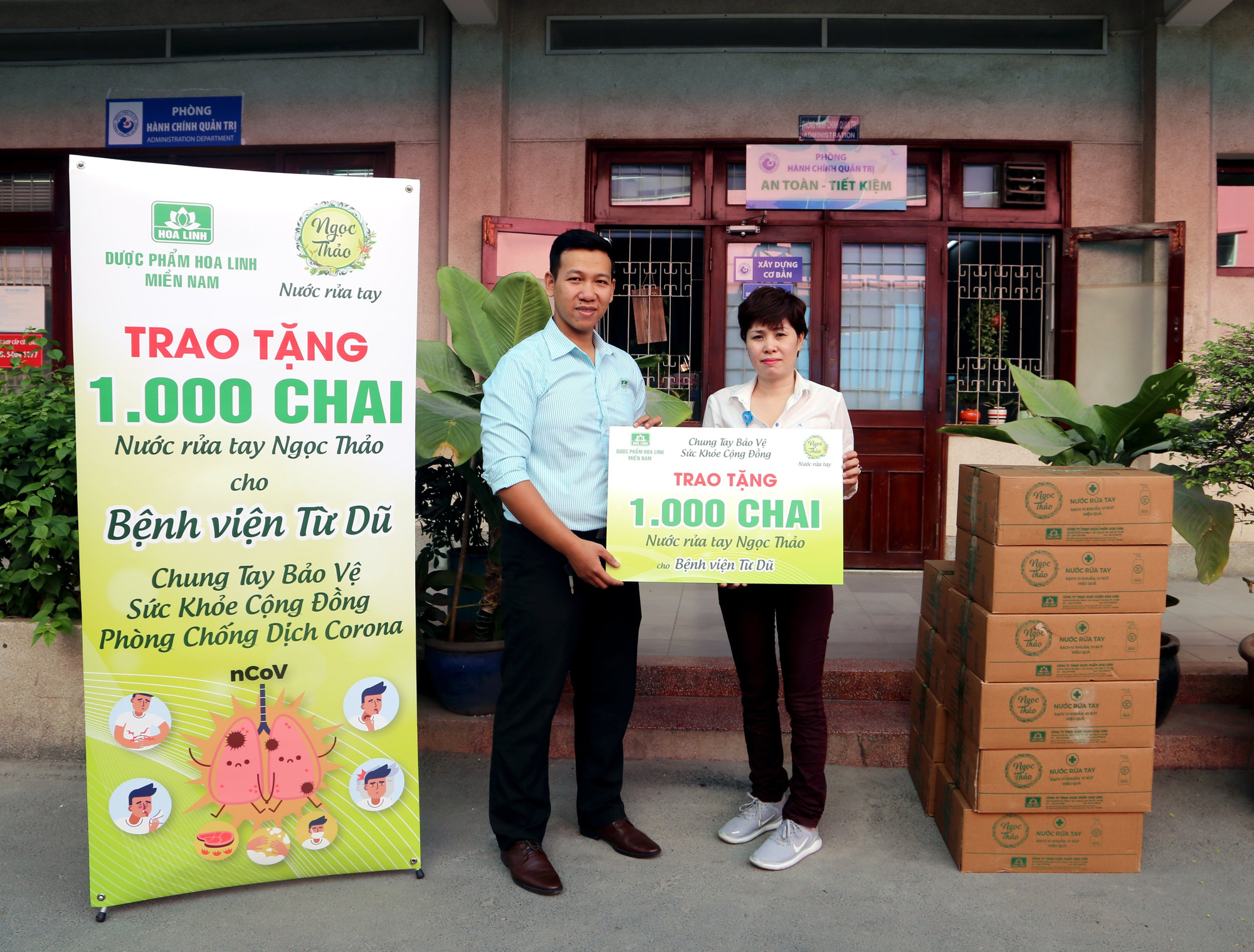 Dược Hoa Linh tặng 17.000 chai nước rửa tay Ngọc Thảo cho 250 trường học, bệnh viện - Ảnh 2.