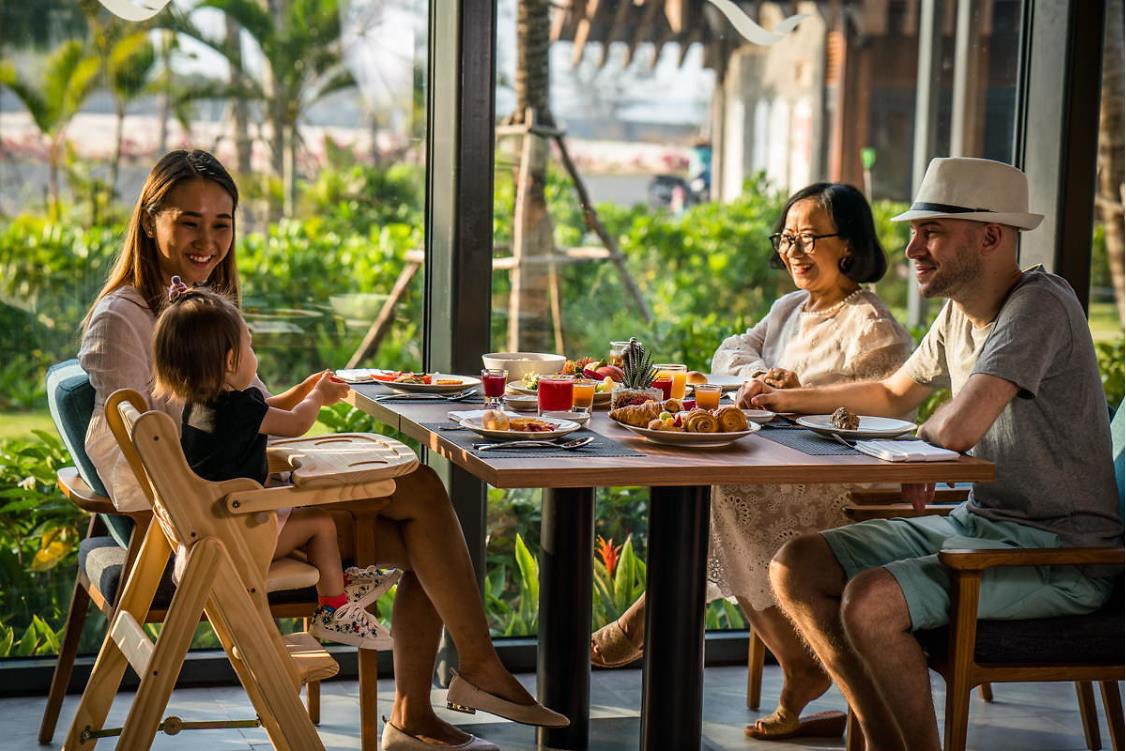 Tháng tư về mang theo mùa biển gọi - Ảnh 1.