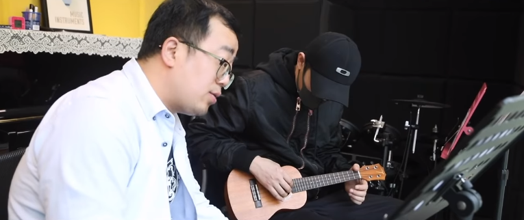 Nh&igrave;n cảnh La Tấn bồng bế T&ocirc;n Lệ v&agrave;o tận giường, liệu Đặng Si&ecirc;u v&agrave; Đường Y&ecirc;n c&oacute; nỗi cơn ghen? - Ảnh 5.