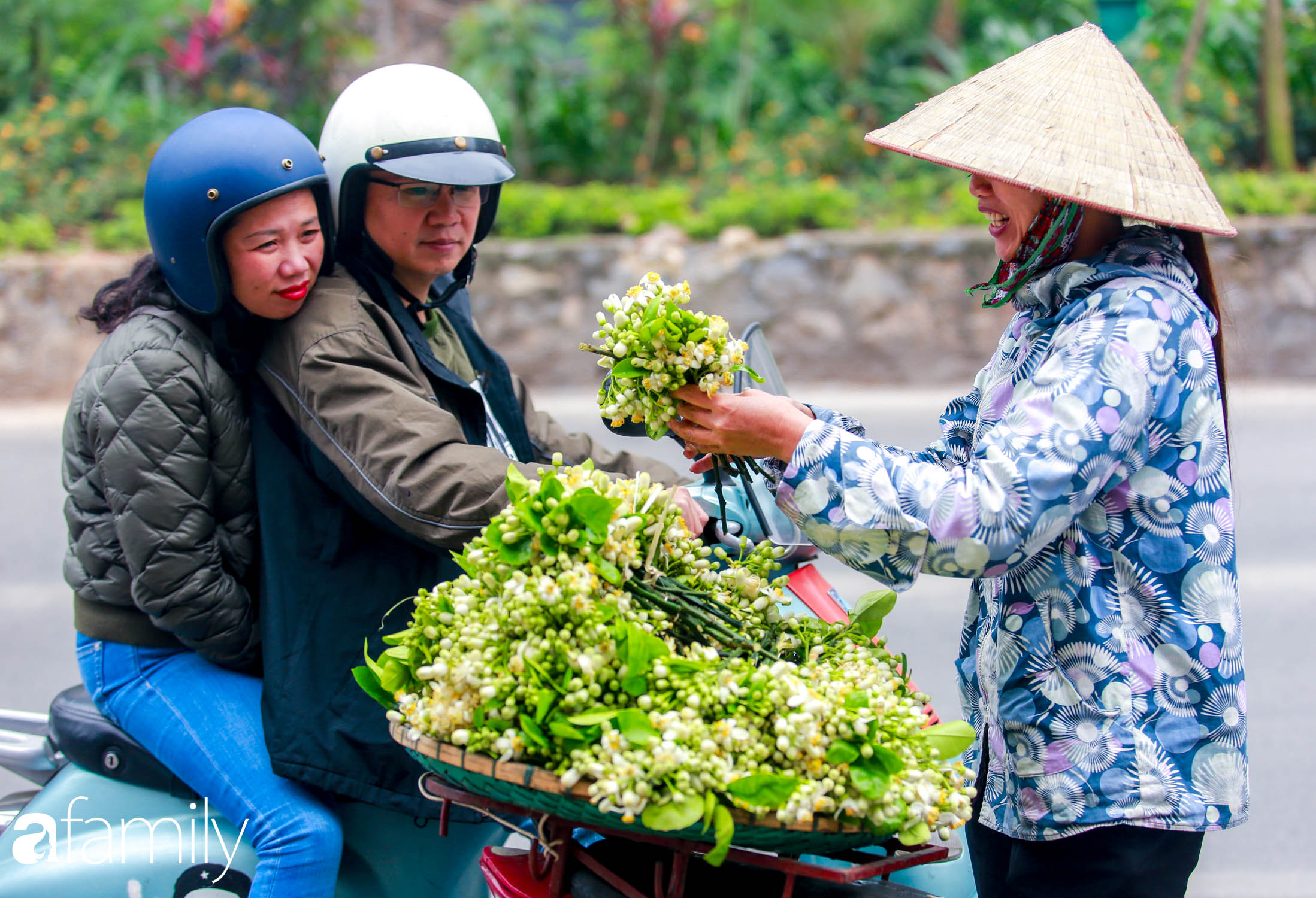 Giữa Hà Nội luôn phát triển không ngừng, có những người phụ nữ nhỏ bé, thích 