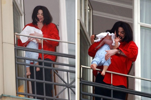 Cuộc sống cô độc của cậu con trai út nhà Michael Jackson: Đứa trẻ không mẹ, 7 tuổi đã mồ côi cha, sống vô hình trong gia tộc giàu sang  - Ảnh 5.