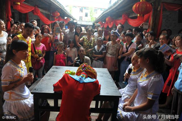 Phong tục cưới xin lạ lẫm ở Trung Quốc: Tân nương và người thân phải khóc liên tục suốt 1 tháng trước ngày cưới, càng khóc to càng hạnh phúc về sau - Ảnh 2.