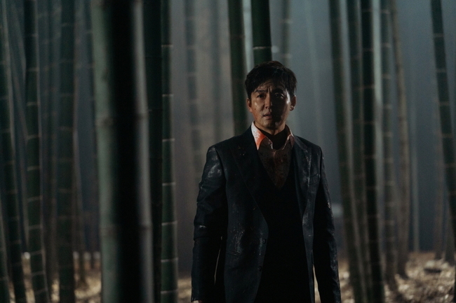 &quot;Quân vương bất diệt&quot; rò rỉ ảnh mới: Lee Min Ho đẹp trai điên đảo nhưng gây sốc lại là Lee Jung Jin với khuôn mặt đầy máu  - Ảnh 8.