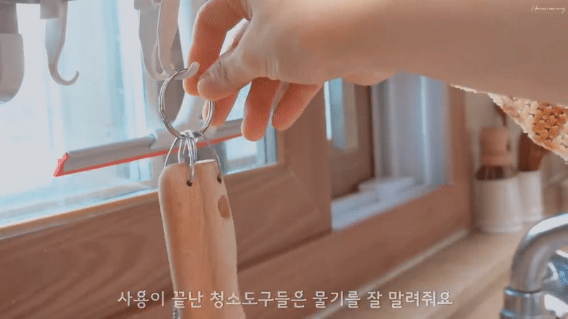 Watch the Vlog of a Korean mother, women discover small but powerful objects that help make the kitchen convenient and clean, which they are still missing - Photo 13.