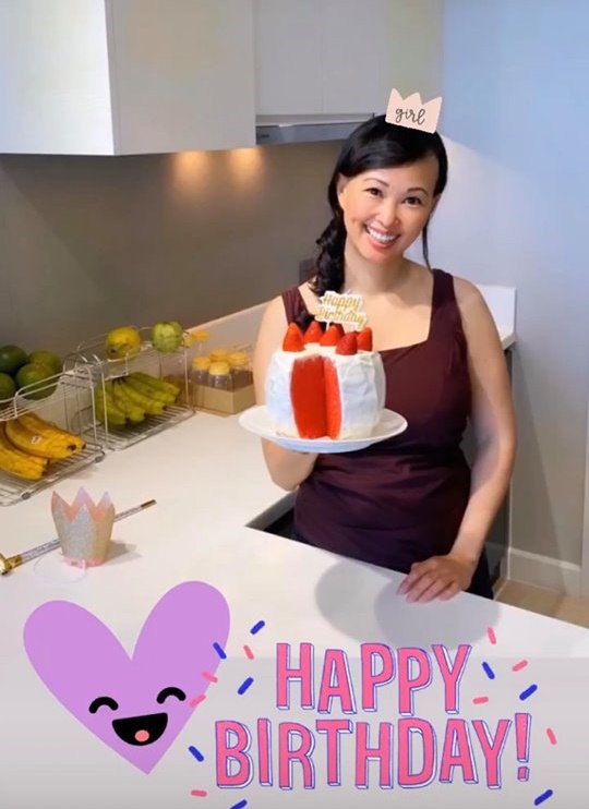 Shark Linh tự làm bánh sinh nhật ăn mừng tuổi 43, ai cũng bất ngờ với chiếc bánh kem làm từ dưa hấu độc đáo - Ảnh 1.
