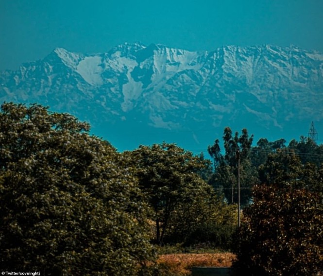 Nhìn thấy dãy Himalaya từ Ấn Độ nhờ phong tỏa chống dịch COVID-19 - Ảnh 3.