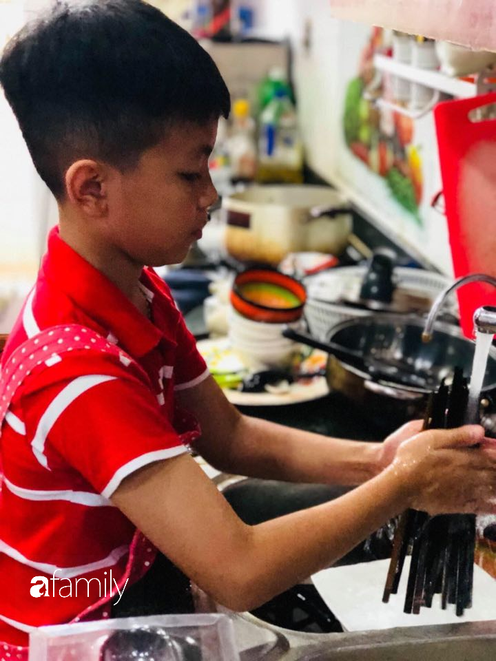 Bà mẹ Hà Nội dạy con trai vào bếp từ nhỏ, "soái ca nhí" mới lớp 6 đã xung phong đi thi nấu ăn, thành quả không phải dạng vừa - Ảnh 5.