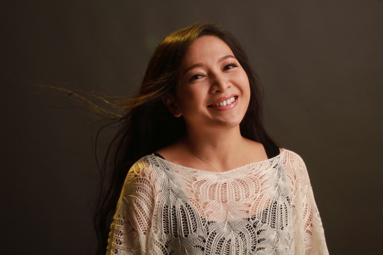 MC Quỳnh Hương - V&igrave; đời thật đẹp khi ta cười - Ảnh 1.