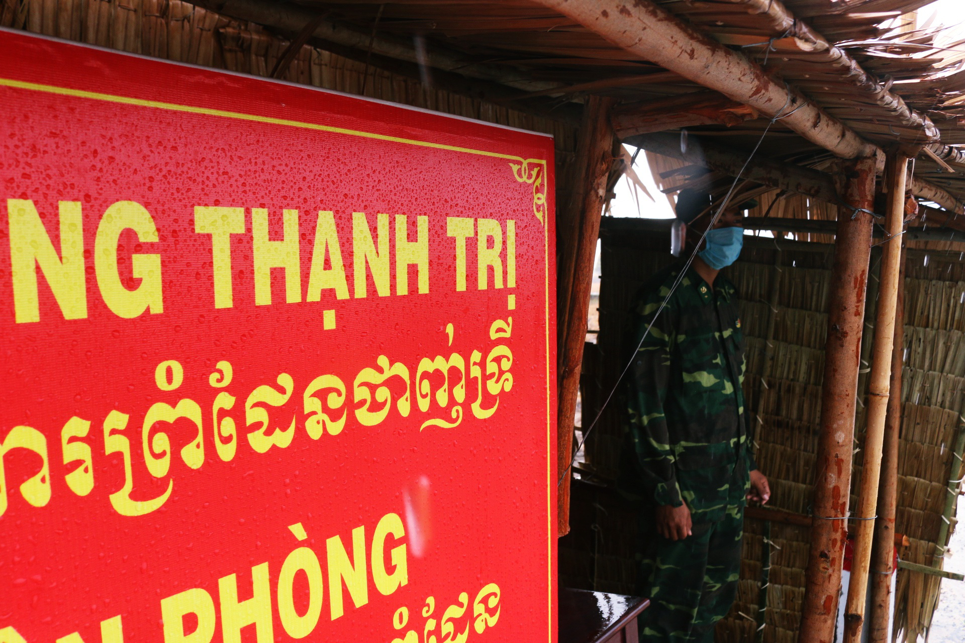 BIÊN CƯƠNG TÂY NAM: Đợi hết dịch, con sẽ về gửi lại trên bàn thờ bố chiếc khăn tang… - Ảnh 10. BIÊN CƯƠNG TÂY NAM: Đợi hết dịch, con sẽ về gửi lại trên bàn thờ bố chiếc khăn tang… - Ảnh 10.