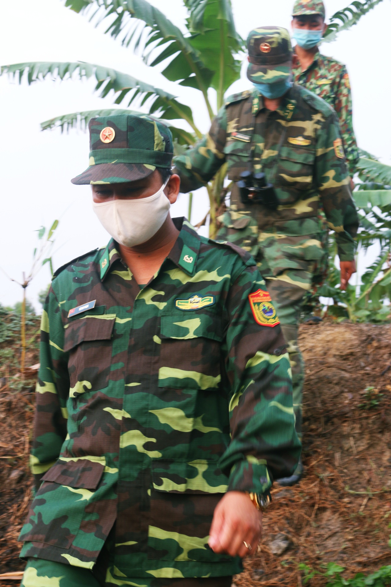 BIÊN CƯƠNG TÂY NAM: Đợi hết dịch, con sẽ về gửi lại trên bàn thờ bố chiếc khăn tang… - Ảnh 8. BIÊN CƯƠNG TÂY NAM: Đợi hết dịch, con sẽ về gửi lại trên bàn thờ bố chiếc khăn tang… - Ảnh 8.