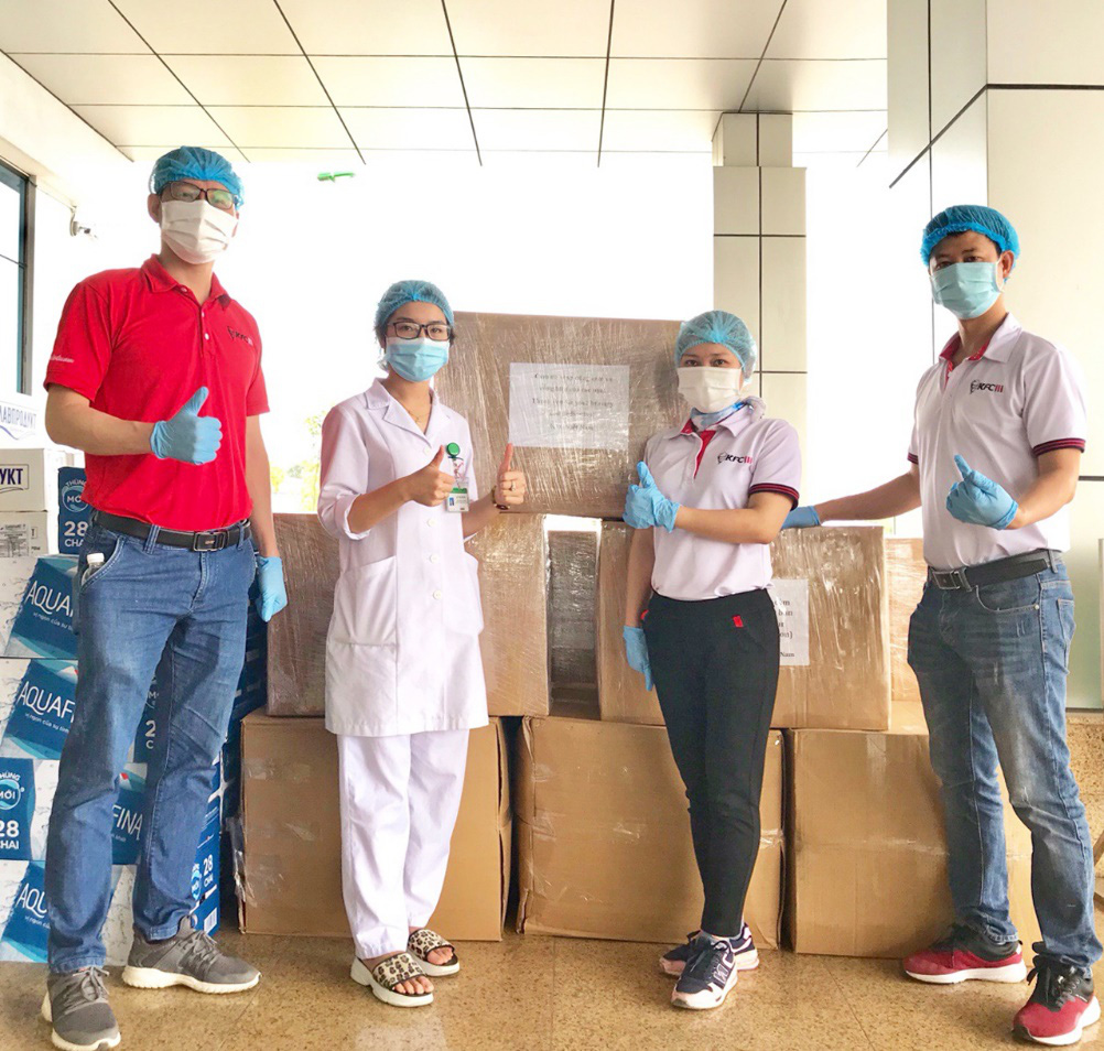 Ấm l&ograve;ng trước c&aacute;c nghĩa cử cao đẹp giữa m&ugrave;a dịch - Ảnh 2.
