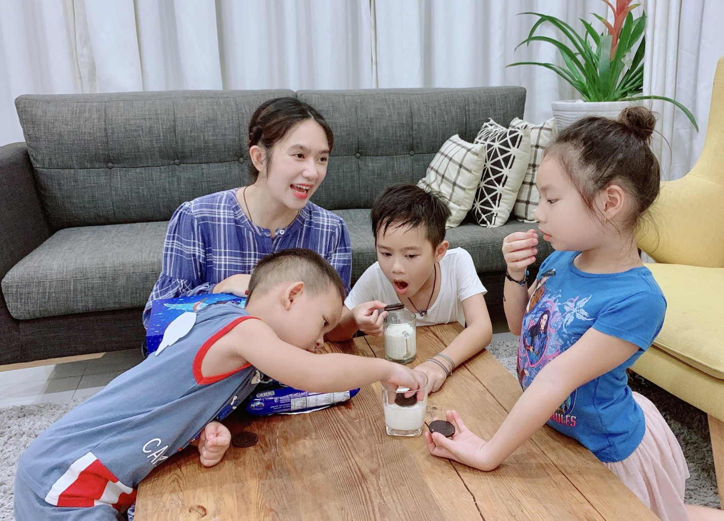 Bắt trend &ldquo;chơi thật vui&rdquo;  c&ugrave;ng con trong m&ugrave;a dịch - Ảnh 4.