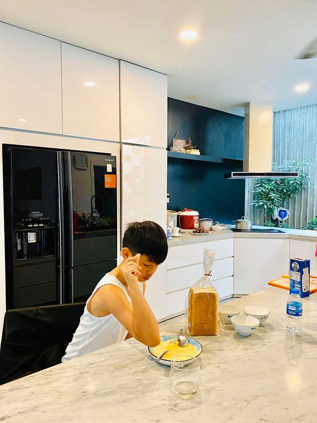 Hội nhóc tỳ Vbiz ngậm thìa vàng nhưng không hề lười biếng: Tự giác làm việc nhà, nấu nướng, chăm nhất là nhà Hà Tăng - Ảnh 12. Hội nhóc tỳ Vbiz ngậm thìa vàng nhưng không hề lười biếng: Tự giác làm việc nhà, nấu nướng, chăm nhất là nhà Hà Tăng - Ảnh 12.