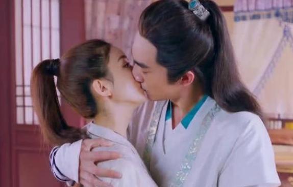 "Sở Kiều truyện" bị đào bới: Lâm Canh Tâm xấu hổ đỏ mặt, bỏ chạy khỏi trường quay sau khi hôn Triệu Lệ Dĩnh - Ảnh 4. "Sở Kiều truyện" bị đào bới: Lâm Canh Tâm xấu hổ đỏ mặt, bỏ chạy khỏi trường quay sau khi hôn Triệu Lệ Dĩnh - Ảnh 4.