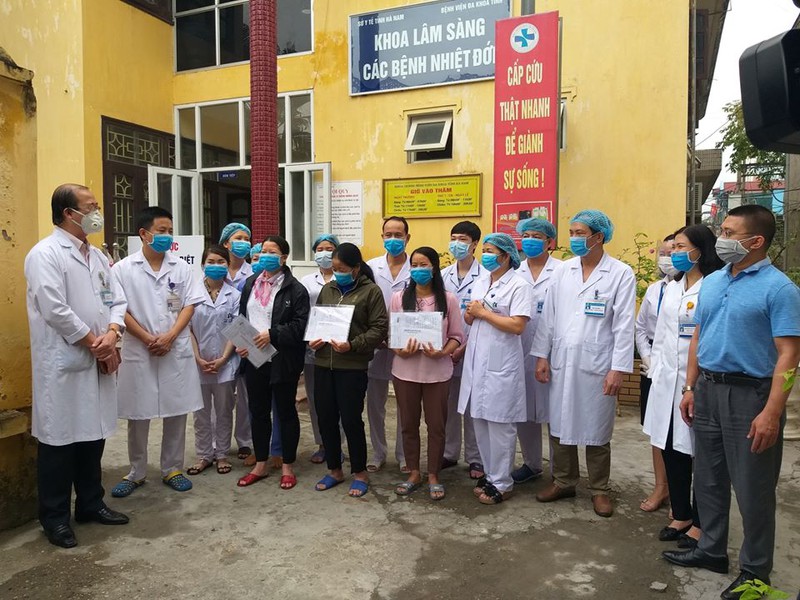 BN 188 dương tính sau 3 ngày xuất viện, cách ly 14 người là F1, F2 - Ảnh 1. BN 188 dương tính sau 3 ngày xuất viện, cách ly 14 người là F1, F2 - Ảnh 1.