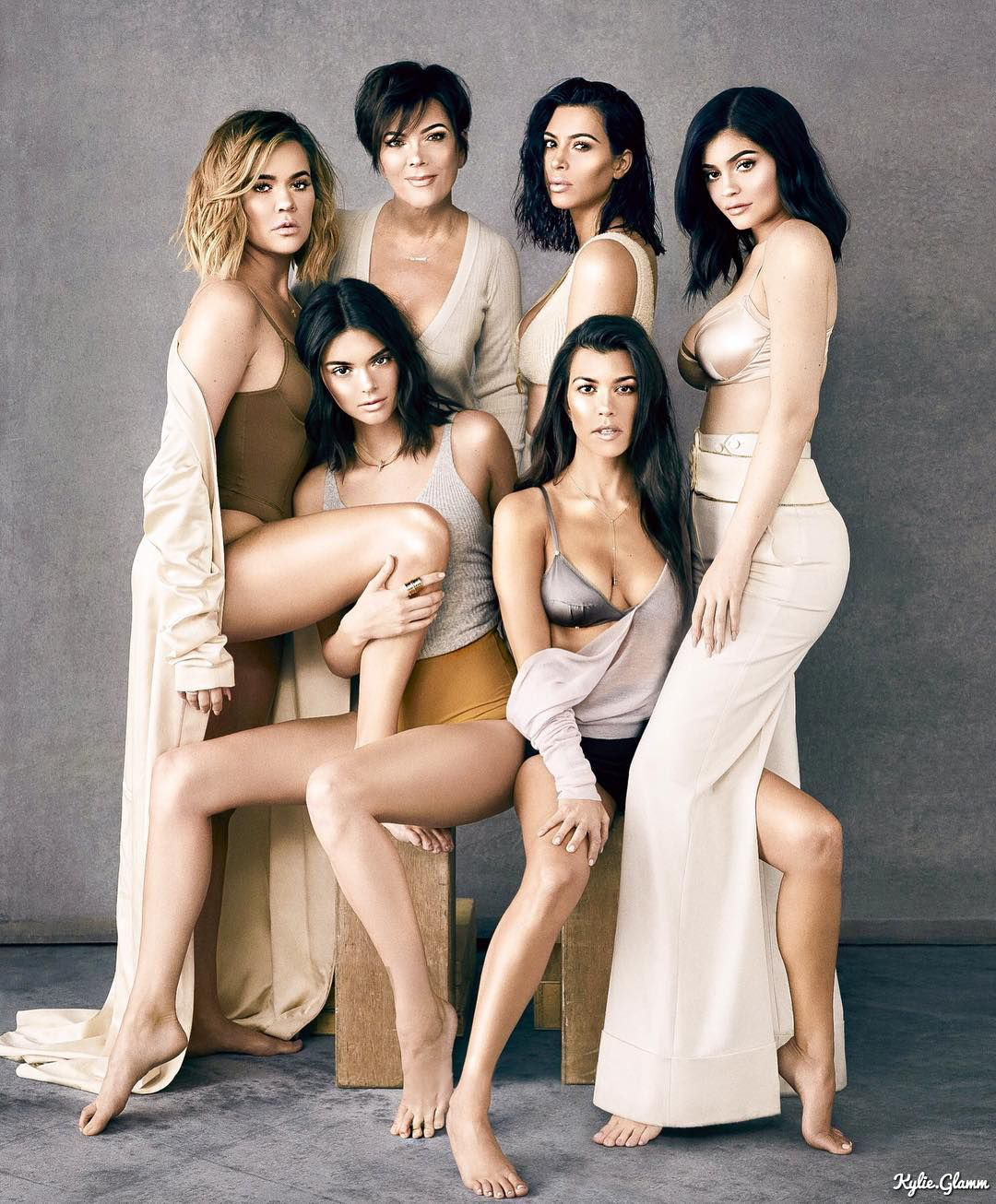 6 cặp anh chị em quyền lực nhất Hollywood: Chị em Hadid, Fanning cực phẩm, nhà Kardashian và Zack & Cody toàn rich kid - Ảnh 1.