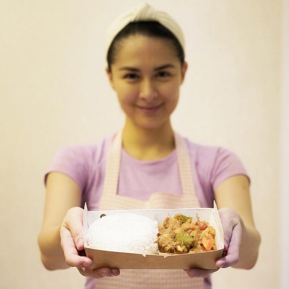 "The most beautiful beauty in the Philippines"  caused emotion when he personally cooked 200 meals to support the medical team fighting the epidemic - Photo 3.