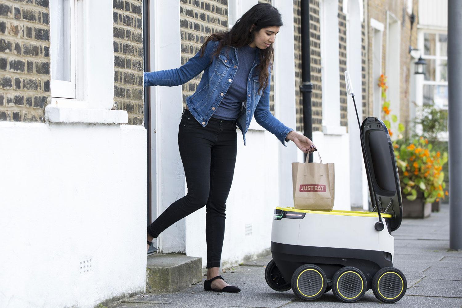 Giảm tiếp xúc giữa mùa dịch, Mỹ sử dụng robot giao hàng tự động tại những cửa hàng tạp hóa - Ảnh 2.