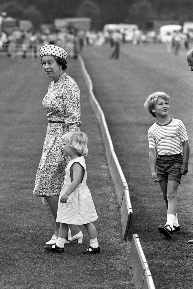Nữ hoàng Elizabeth II: Từ vị nữ hoàng của lòng dân sống trọn một đời vì đất nước đến người vợ, người mẹ, người bà tuyệt vời của Hoàng gia Anh - Ảnh 13.