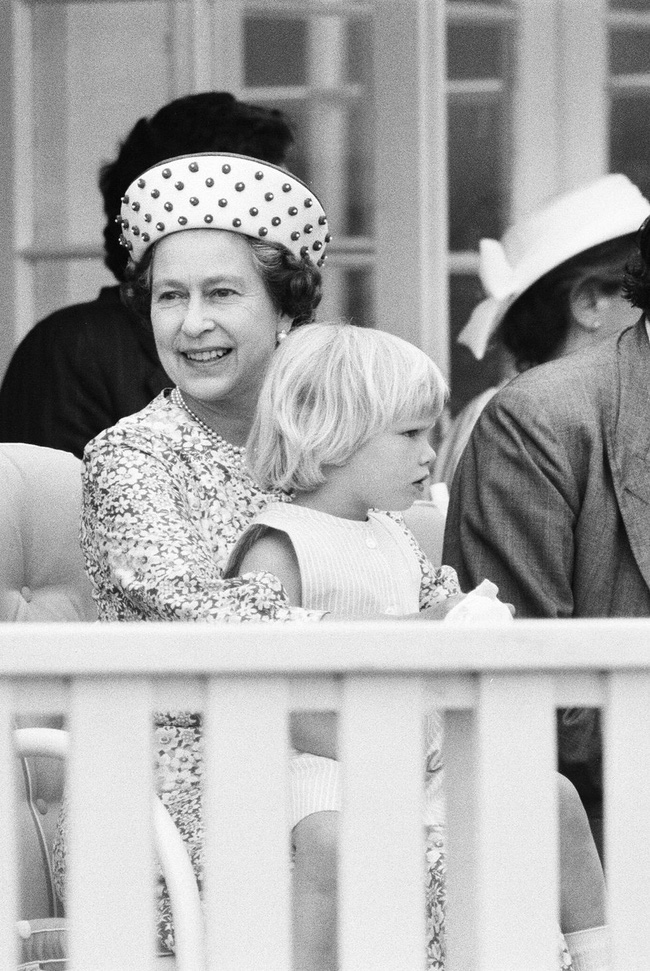 Nữ hoàng Elizabeth II: Từ vị nữ hoàng của lòng dân sống trọn một đời vì đất nước đến người vợ, người mẹ, người bà tuyệt vời của Hoàng gia Anh - Ảnh 14.